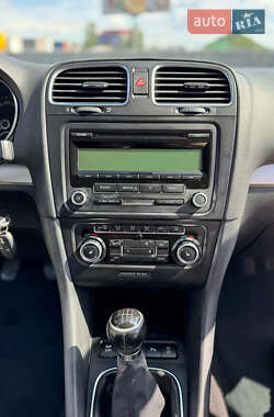 Хэтчбек Volkswagen Golf 2010 в 
