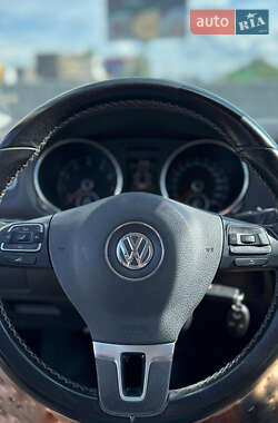 Хэтчбек Volkswagen Golf 2010 в 