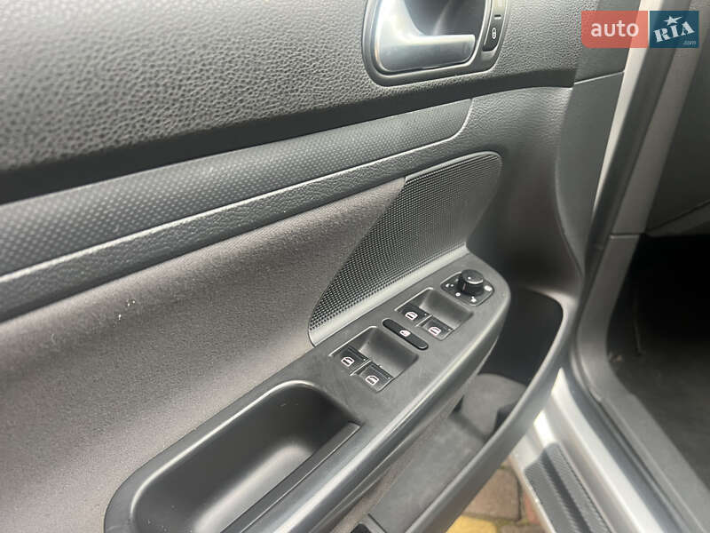 Хетчбек Volkswagen Golf 2009 в Львові
