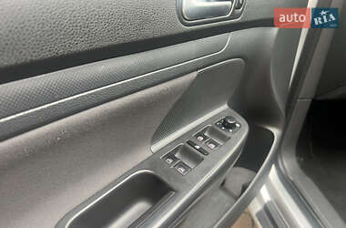 Хэтчбек Volkswagen Golf 2009 в 