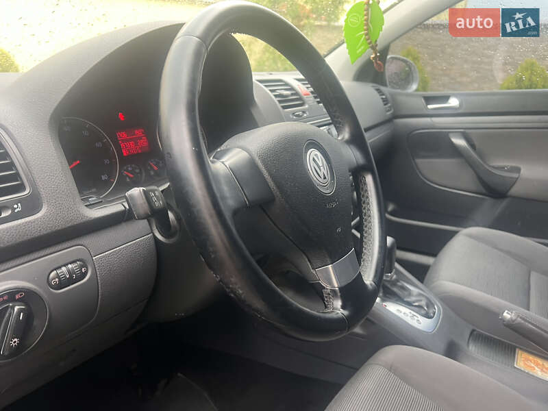 Хетчбек Volkswagen Golf 2009 в Львові