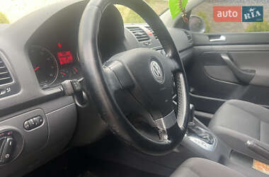 Хэтчбек Volkswagen Golf 2009 в 