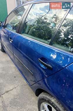 Хетчбек Volkswagen Golf 2005 в 