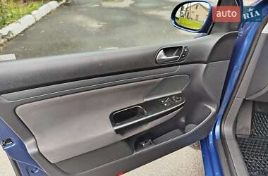 Хетчбек Volkswagen Golf 2005 в 