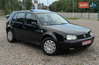 Хэтчбек Volkswagen Golf 2000 в 