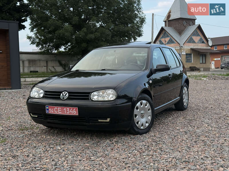 Хэтчбек Volkswagen Golf 2000 в 