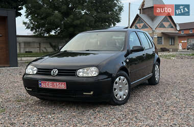 Хэтчбек Volkswagen Golf 2000 в 