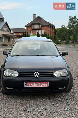 Хэтчбек Volkswagen Golf 2000 в 