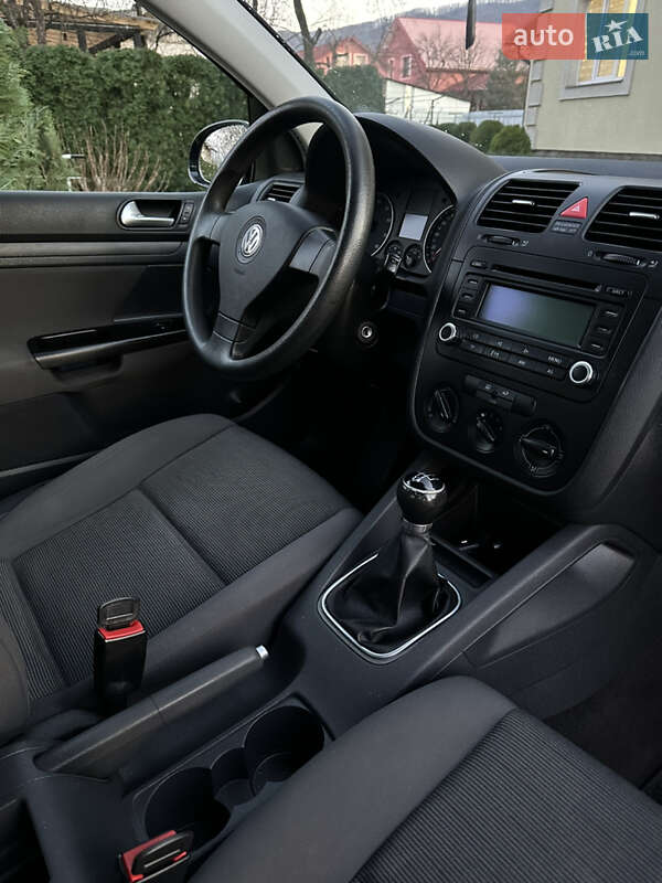 Хетчбек Volkswagen Golf 2005 в Косові