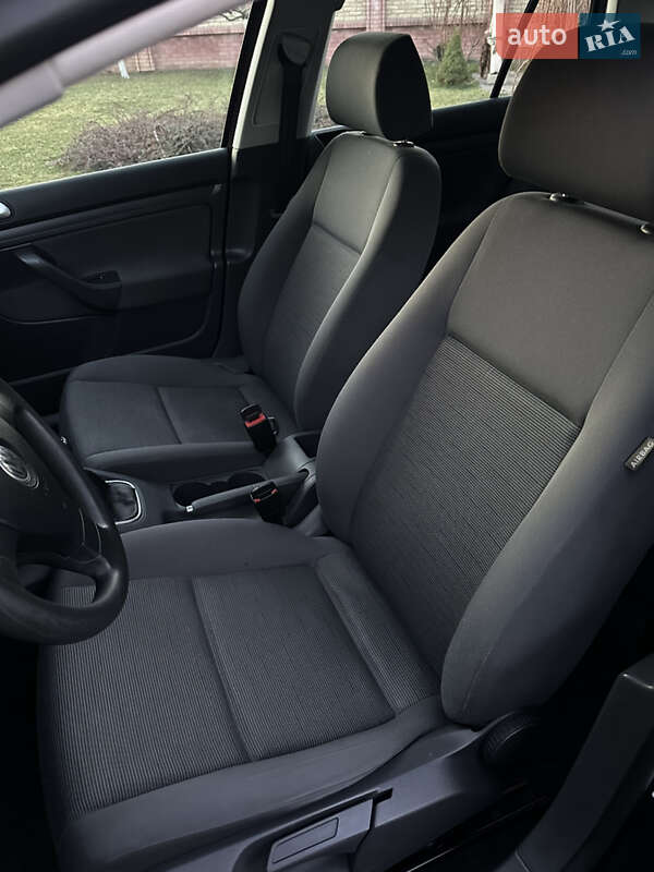Хетчбек Volkswagen Golf 2005 в Косові