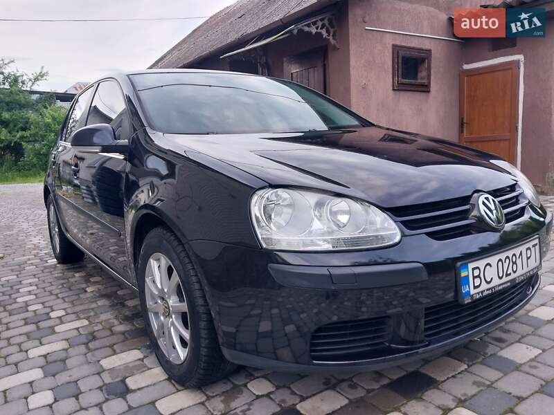 Хэтчбек Volkswagen Golf 2005 в Ходорове