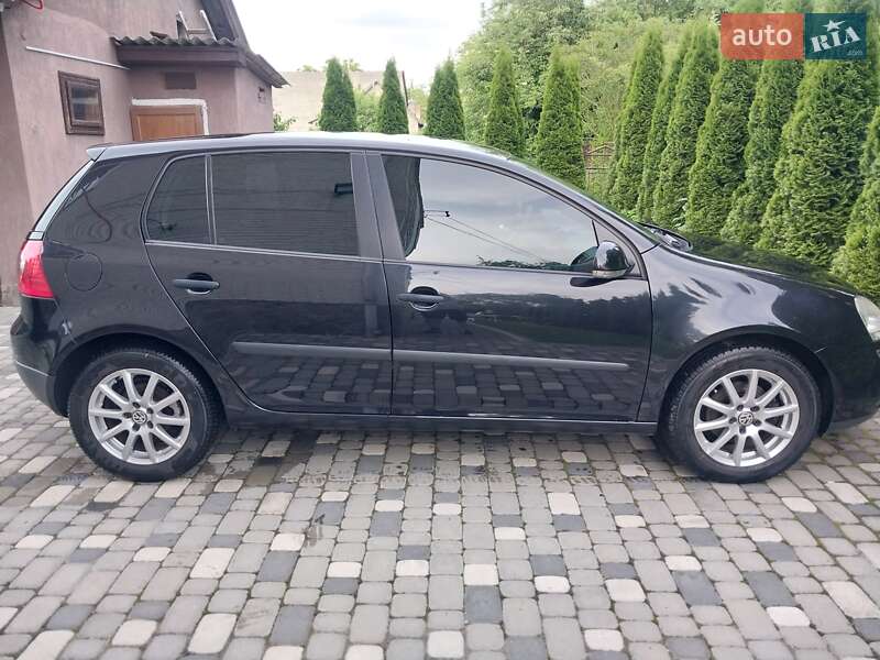 Хэтчбек Volkswagen Golf 2005 в Ходорове