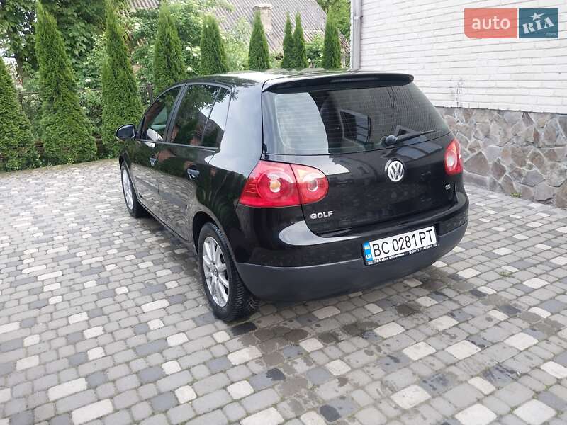 Хэтчбек Volkswagen Golf 2005 в Ходорове