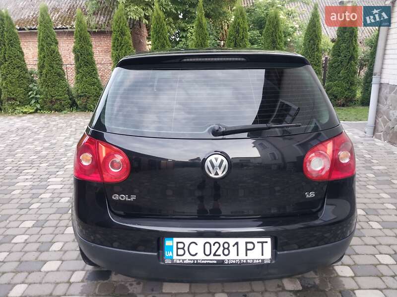 Хэтчбек Volkswagen Golf 2005 в Ходорове
