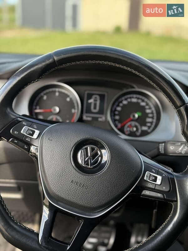 Універсал Volkswagen Golf 2015 в Мукачевому