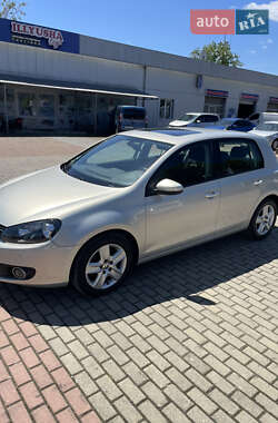Хэтчбек Volkswagen Golf 2010 в 