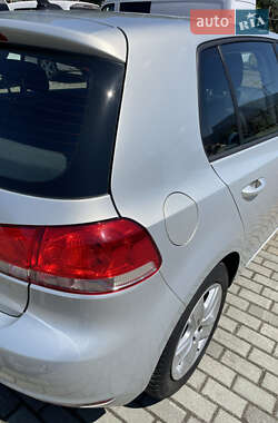 Хэтчбек Volkswagen Golf 2010 в 