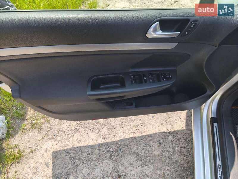 Хетчбек Volkswagen Golf 2006 в Дніпрі фото 10 Хетчбек Volkswagen Golf 2006 в Дніпрі