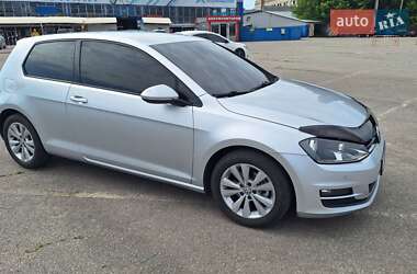 Хэтчбек Volkswagen Golf 2013 в 