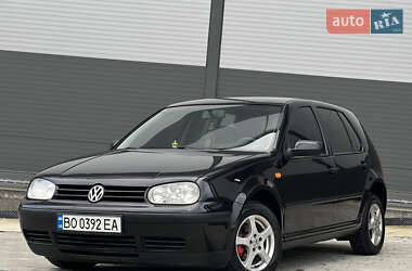 Хэтчбек Volkswagen Golf 1998 в 