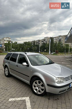 Універсал Volkswagen Golf 2001 в Києві