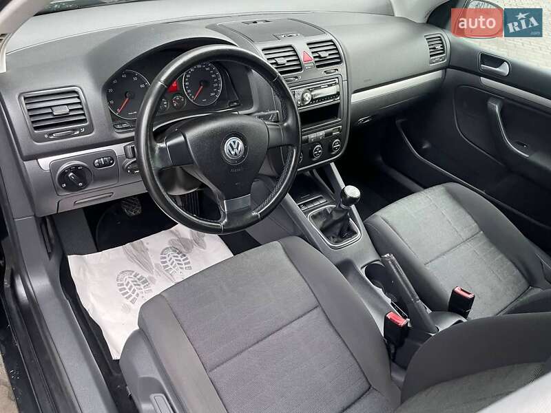 Хетчбек Volkswagen Golf 2008 в Івано-Франківську