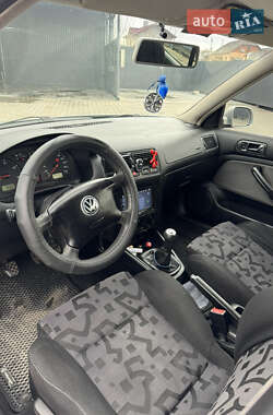 Хэтчбек Volkswagen Golf 2000 в 