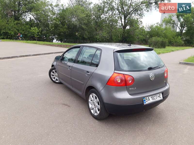 Хетчбек Volkswagen Golf 2004 в Кривому Розі