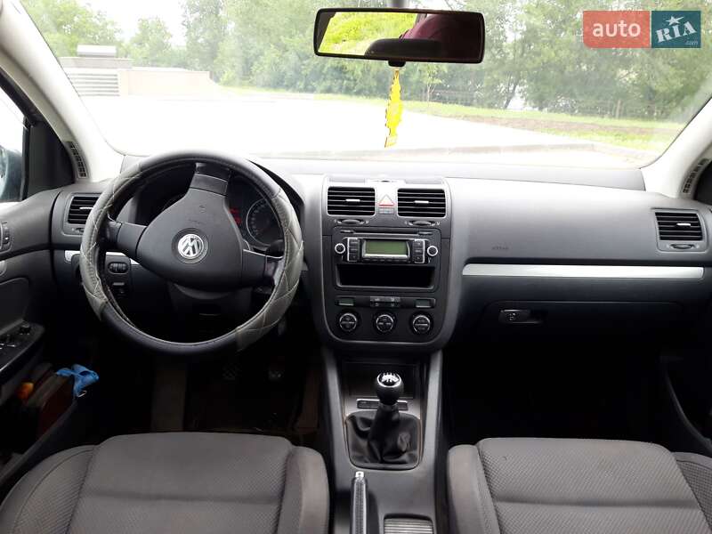 Хетчбек Volkswagen Golf 2004 в Кривому Розі