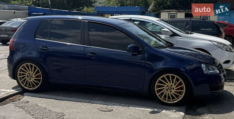 Хетчбек Volkswagen Golf 2006 в Києві