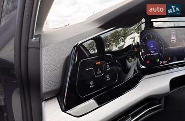 Хетчбек Volkswagen Golf 2022 в 