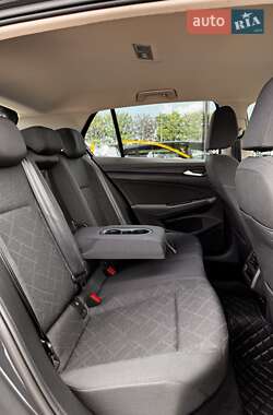Хетчбек Volkswagen Golf 2022 в 