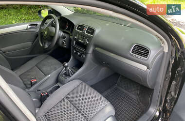 Хэтчбек Volkswagen Golf 2009 в 