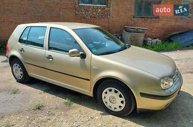 Хэтчбек Volkswagen Golf 2001 в 