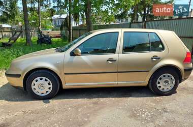 Хэтчбек Volkswagen Golf 2001 в 
