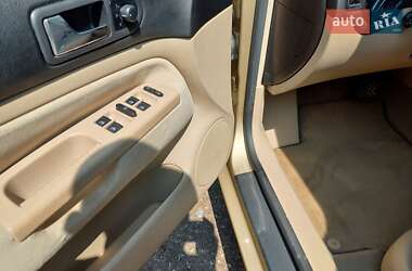 Хэтчбек Volkswagen Golf 2001 в 
