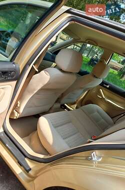 Хэтчбек Volkswagen Golf 2001 в 
