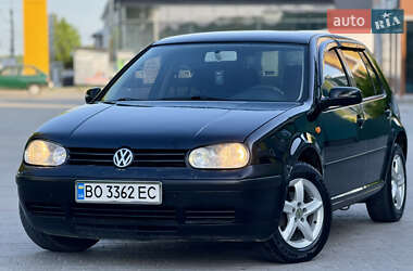 Хетчбек Volkswagen Golf 1999 в 
