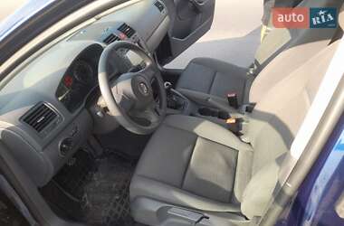 Хэтчбек Volkswagen Golf 2004 в 