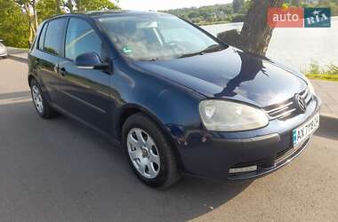 Хэтчбек Volkswagen Golf 2004 в 