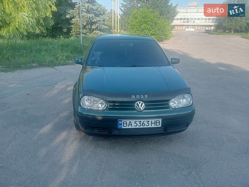 Хэтчбек Volkswagen Golf 1999 в 