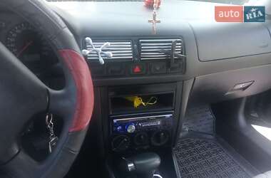 Хэтчбек Volkswagen Golf 1999 в 