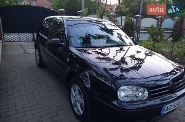 Хетчбек Volkswagen Golf 2002 в 