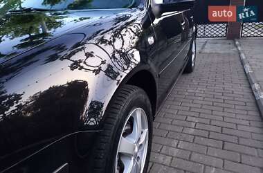 Хетчбек Volkswagen Golf 2002 в 