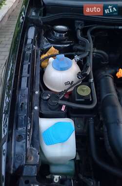 Хетчбек Volkswagen Golf 2002 в 