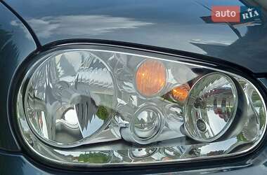 Хетчбек Volkswagen Golf 2002 в 
