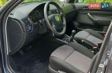 Хетчбек Volkswagen Golf 2002 в 