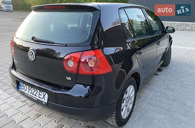 Хетчбек Volkswagen Golf 2005 в 