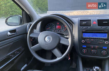 Хетчбек Volkswagen Golf 2005 в 