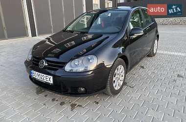 Хетчбек Volkswagen Golf 2005 в 